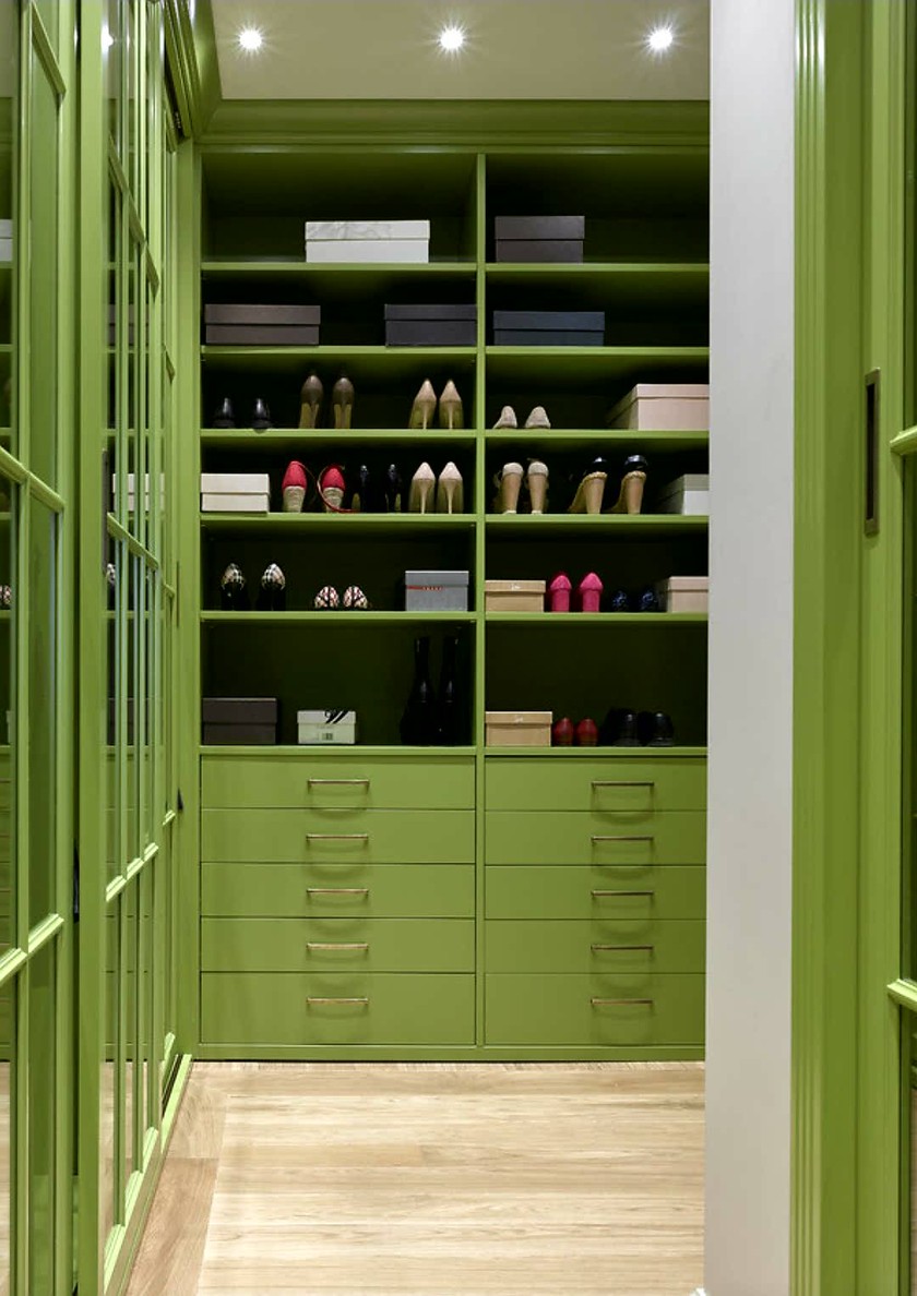Г-образная гардеробная комната в зеленом цвете Брянск