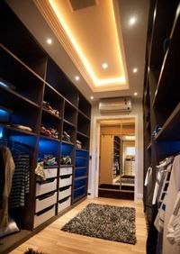 Большая открытая гардеробная комната с комбинированным наполнением Брянск